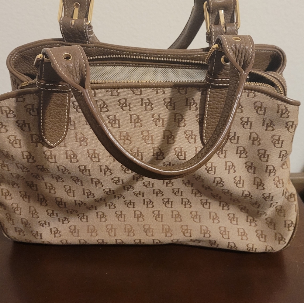 Dooney and Bruke purse